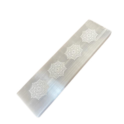 Placa de Selenita Plana con Grabado de Mandalas - 15 cm