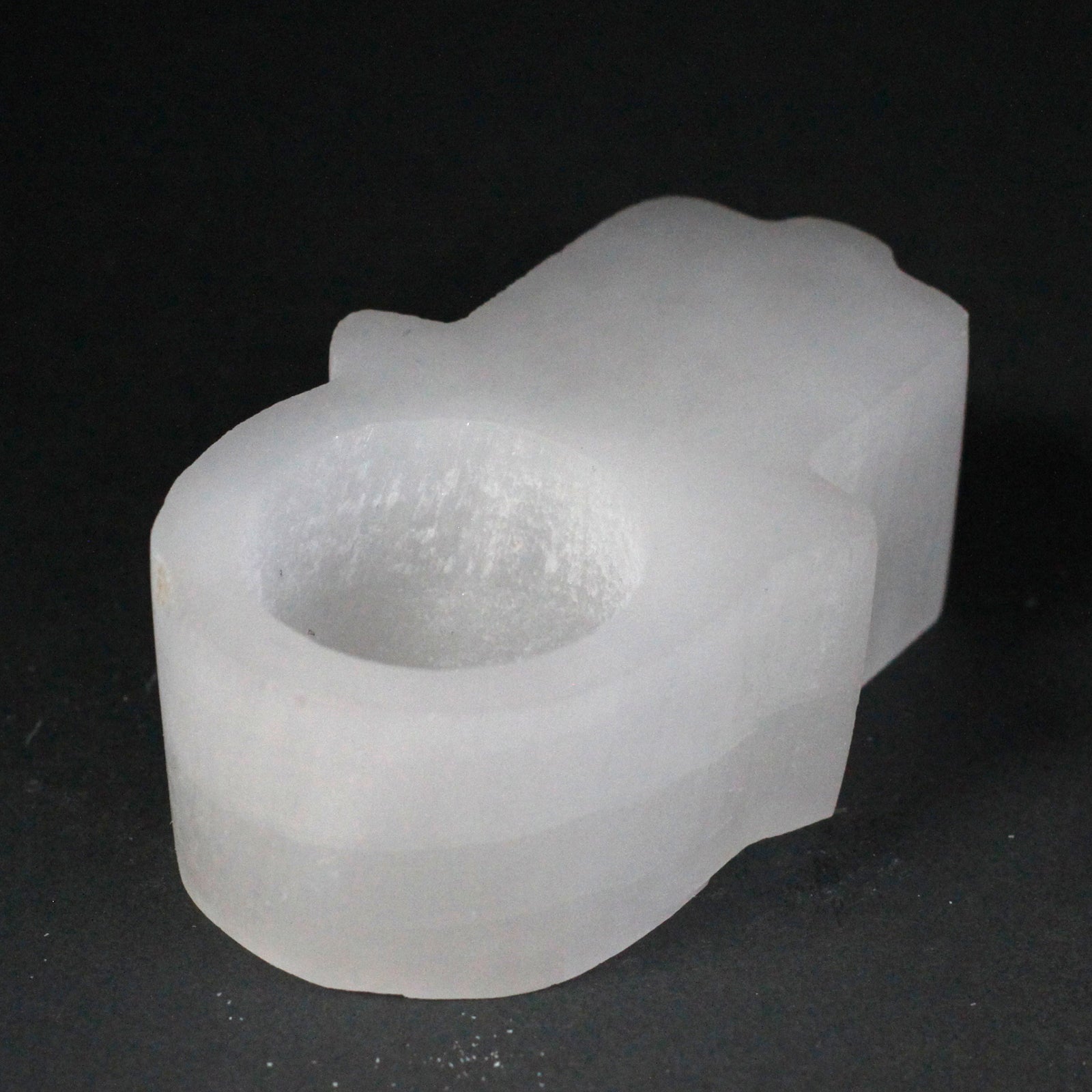 Portavelas de Selenita en Forma de Mano de Hamsa