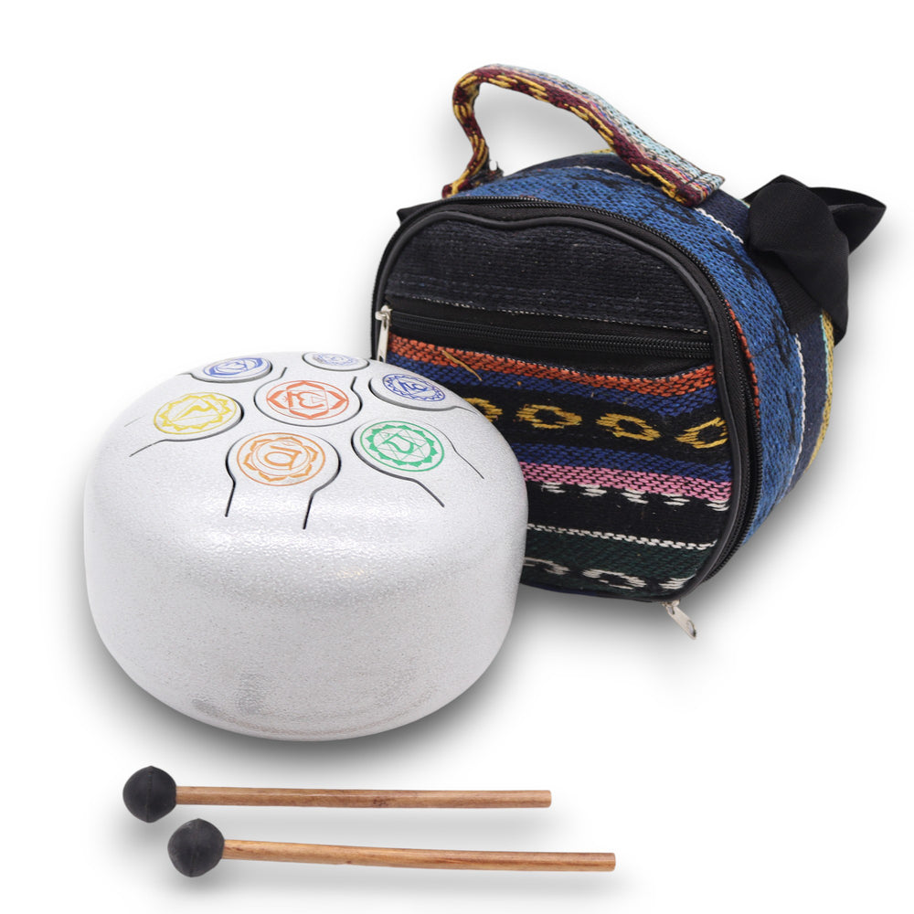 tambor hapidrum 7 chakras en fondo neutro blanco con funda para llevar
